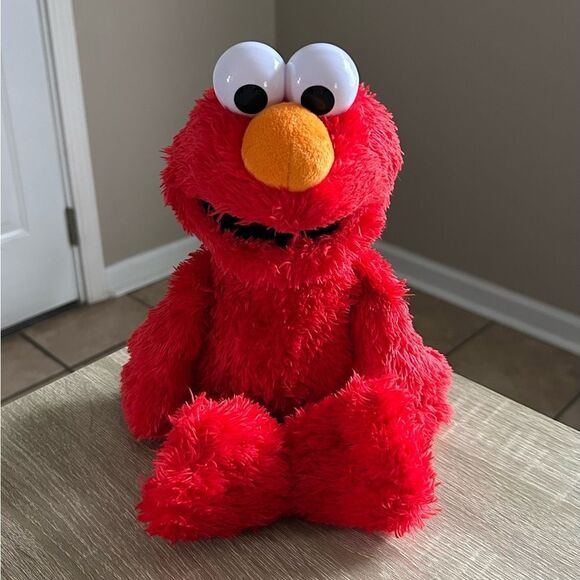 NWOT … HASBRO “Sesame Street” Tickle Me Elmo - Picture 1 of 3